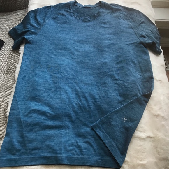 Men’s Lululemon t-shirt - Picture 1 of 2